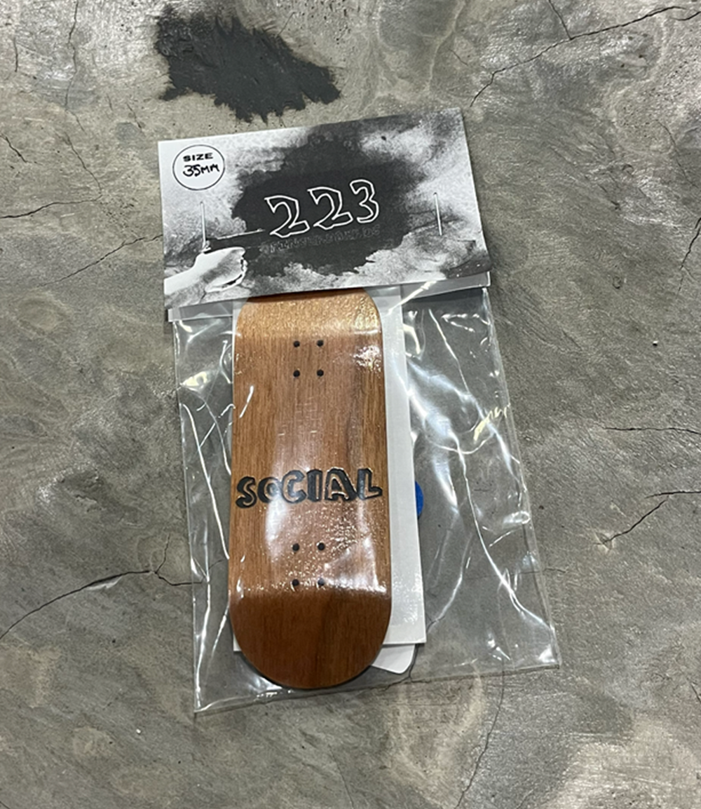 Social x 223 Block Logo Fingerboard Brown Stain 35x98 Mid OG