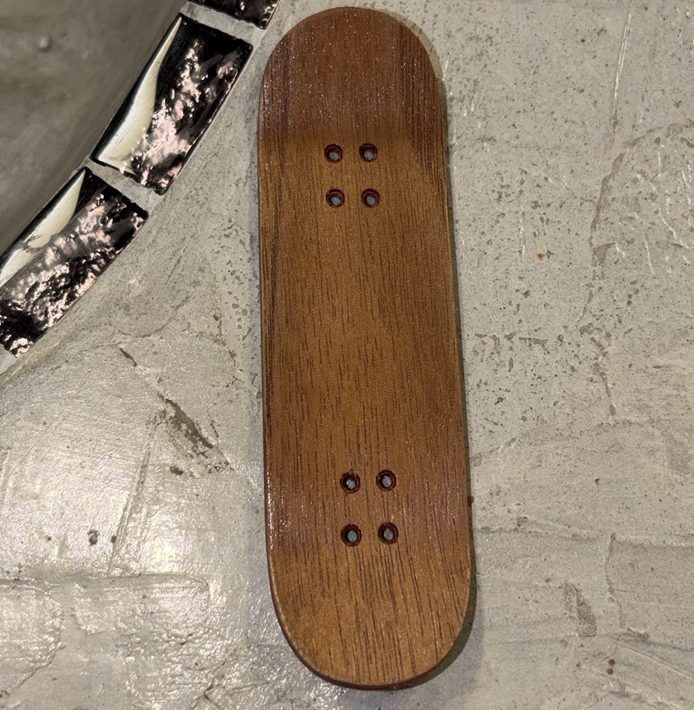 223 Natural Fingerboard Deck Brown 29.5x101 Medium Low
