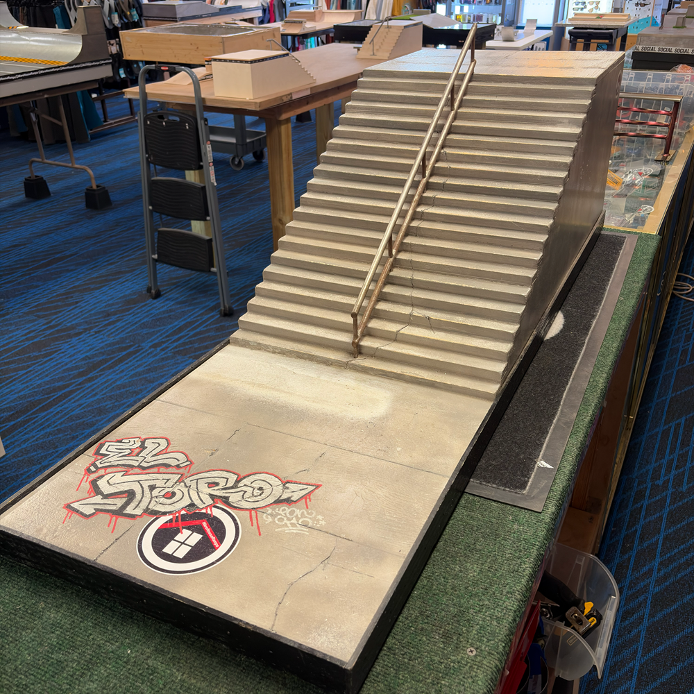WAREHOUSE RAMPS FINGERBOARD PARK EL TORO Grey 18x36
