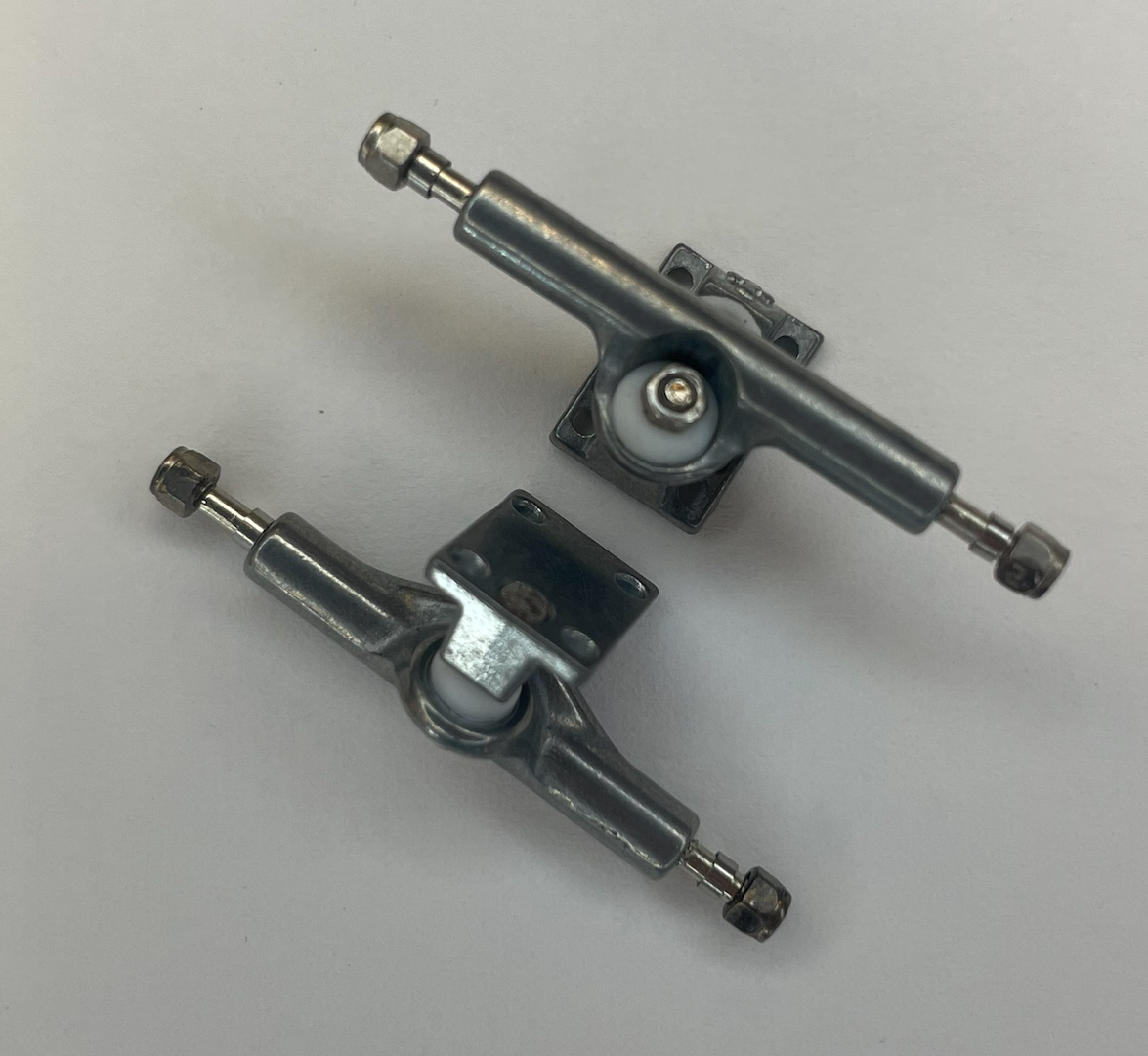 Social RAWS Pro Fingerboard Trucks Gray 33mm