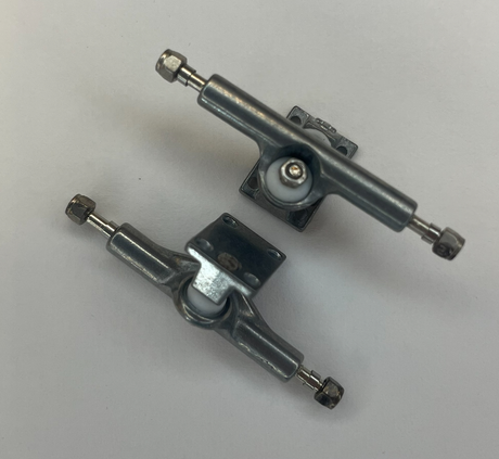 Social RAWS Pro Fingerboard Trucks Gray 33mm