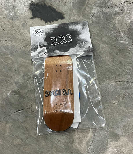 Social x 223 Block Logo Fingerboard Brown Stain 35x98 Mid OG