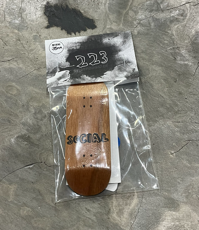 Social x 223 Block Logo Fingerboard Brown Stain 35x98 Mid OG