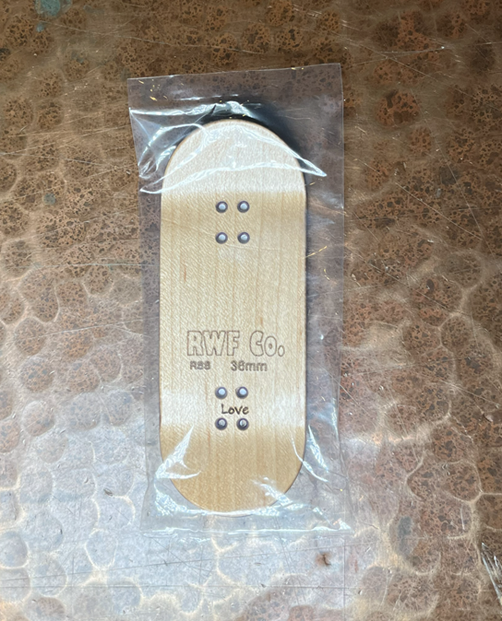 Red Wolf Seen Some Photo Fingerboard Deck White Black 34.5 x 95 RSS