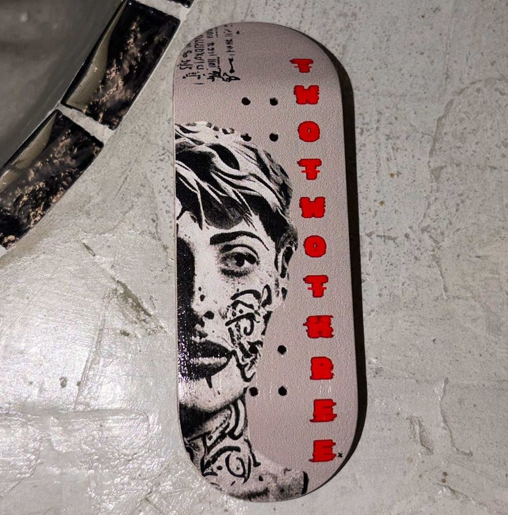 223 Tattoo Fingerboard Deck Grey Red 34x99 High Flat