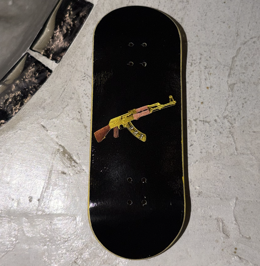 223 AK Vertical Fingerboard Deck Black 34x97 Medium Low