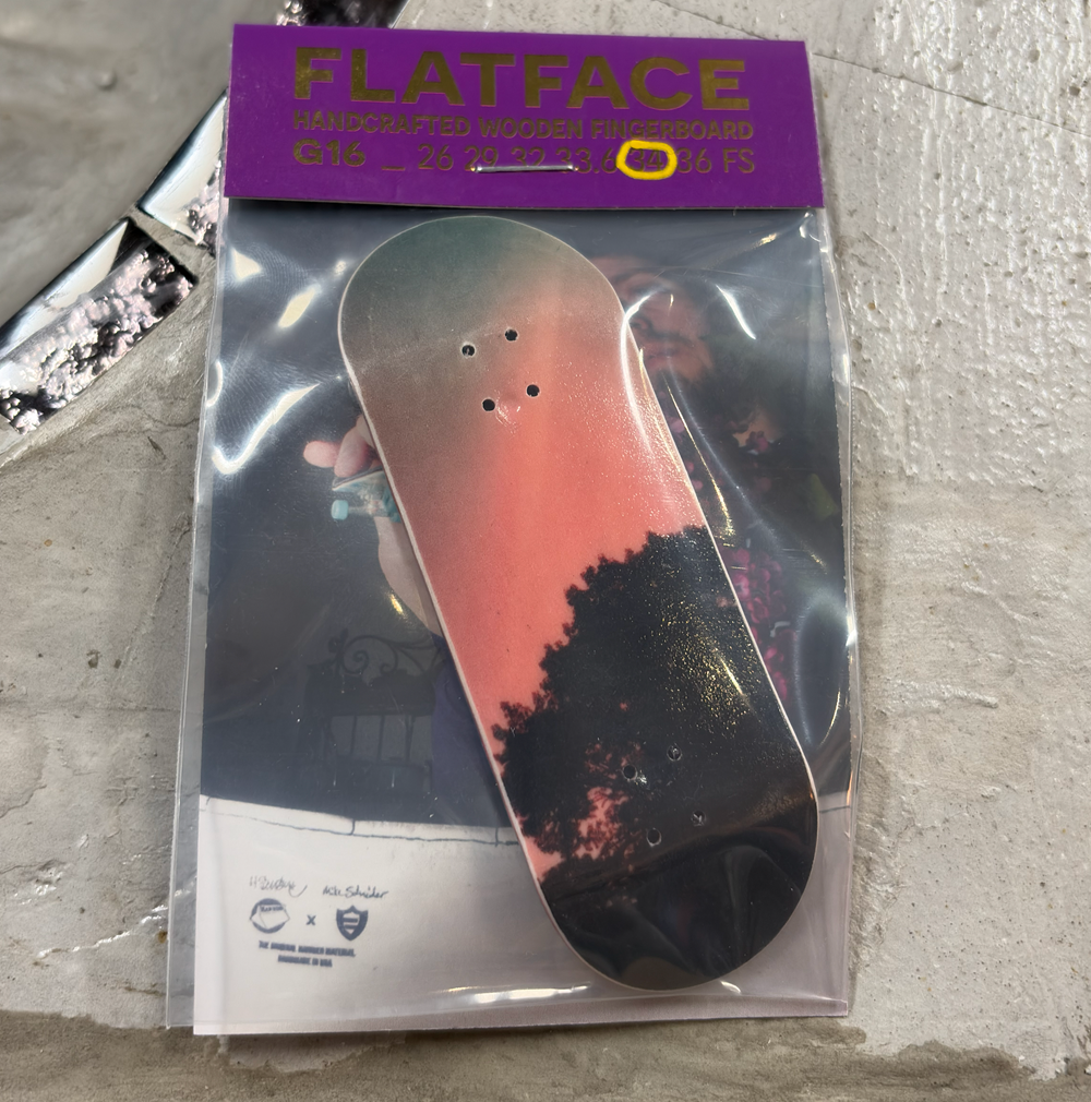 Flatface G16 Fingerboard Deck Northern Lights Pink 34mm Non-Wear