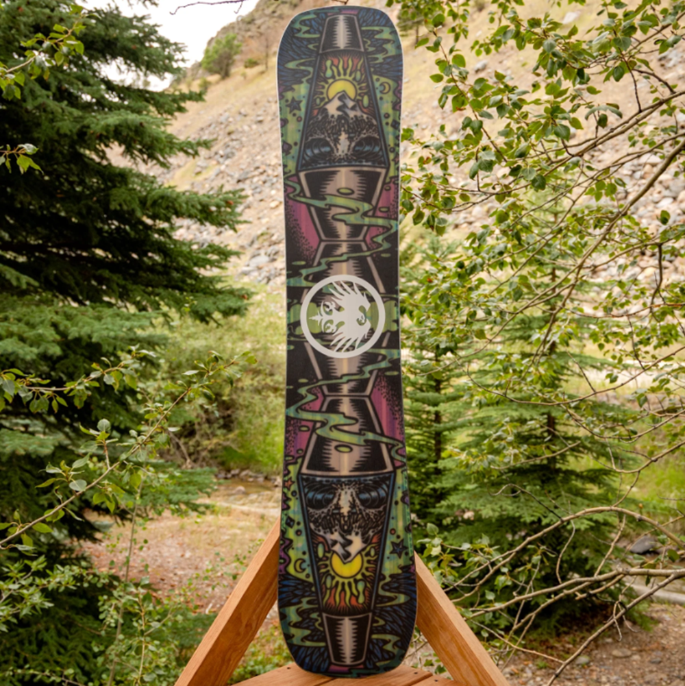 Never Summer Llama Snowboard 2627 White Purple Green 156
