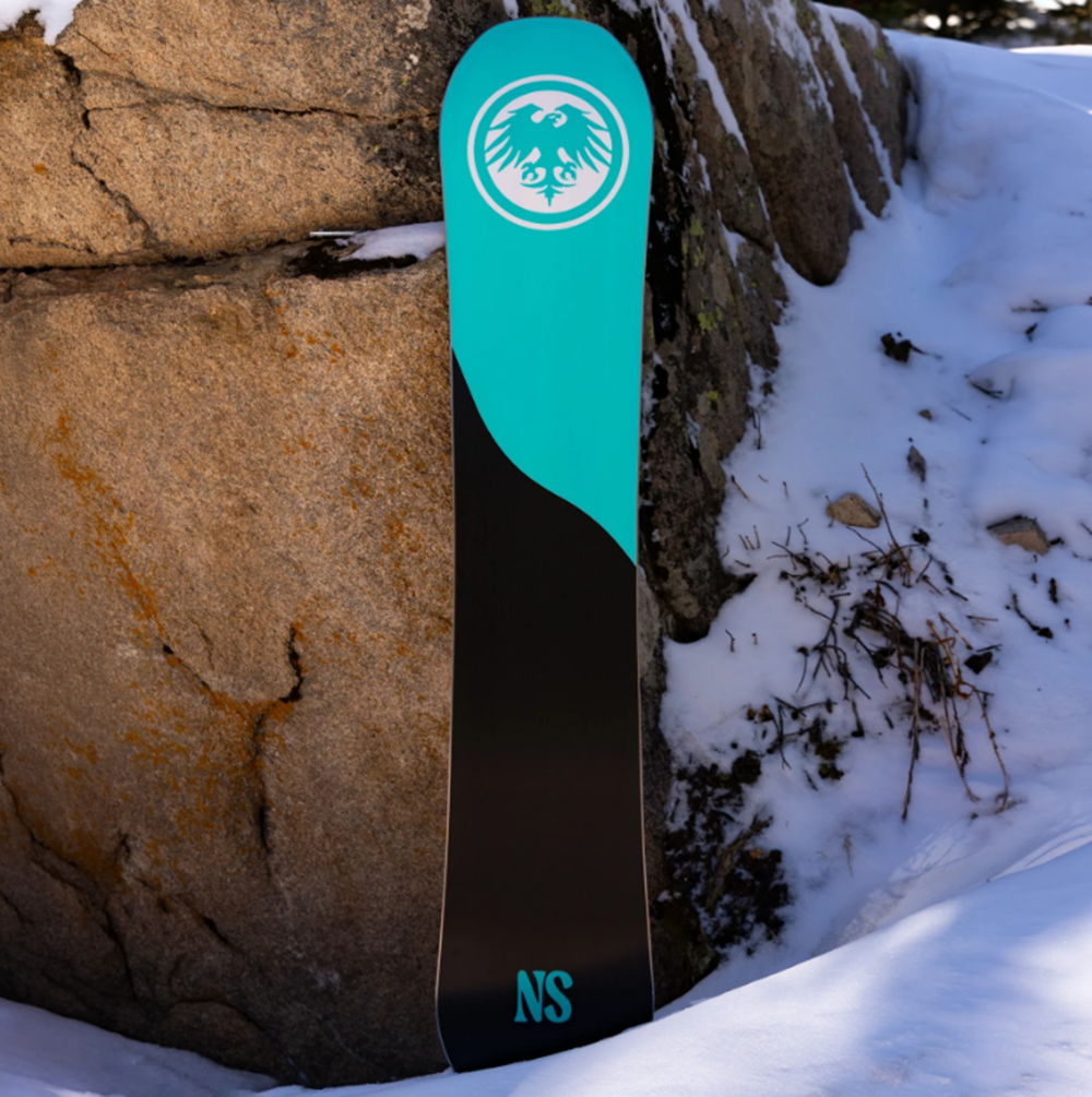 Never Summer Infinity Womens Snowboard 2627 Black Orange 145