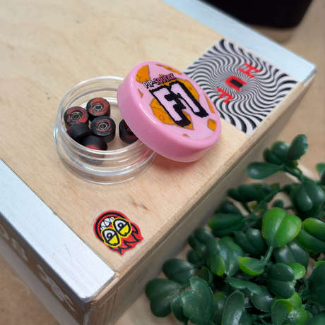 PipSqueak F1 Fingerboard Wheels Black Red 6.7mm