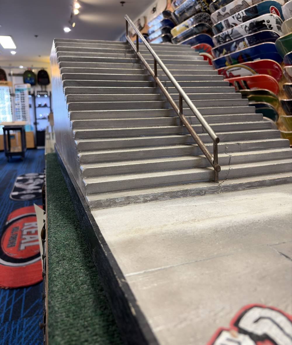 WAREHOUSE RAMPS FINGERBOARD PARK EL TORO Grey 18x36