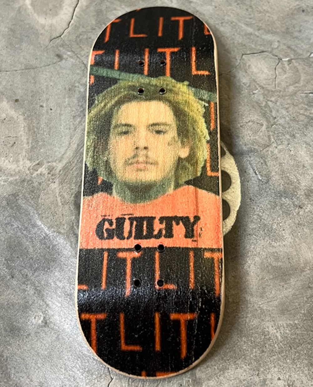 LIT Mug Shot Fuktfingers Deck Black Orange 34x98 Medium
